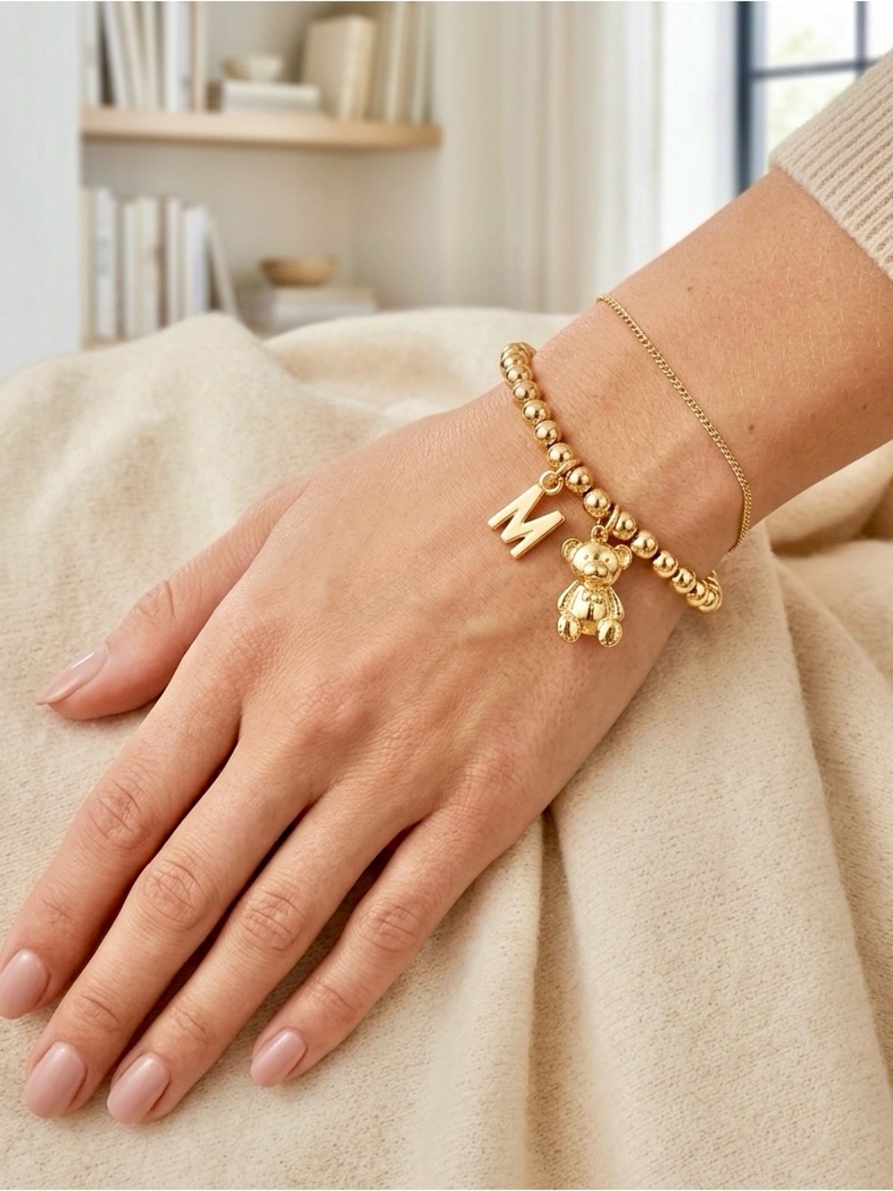 NEW! Mama Bear 🩷Gorgeous stretchy beaded bracelet w/ 2 charms teddy bear and “M”